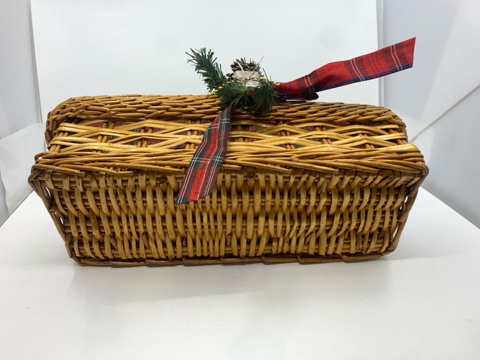 RECTANGLE BASKET W HANDLE AND BLUE RED PLAID LINER.