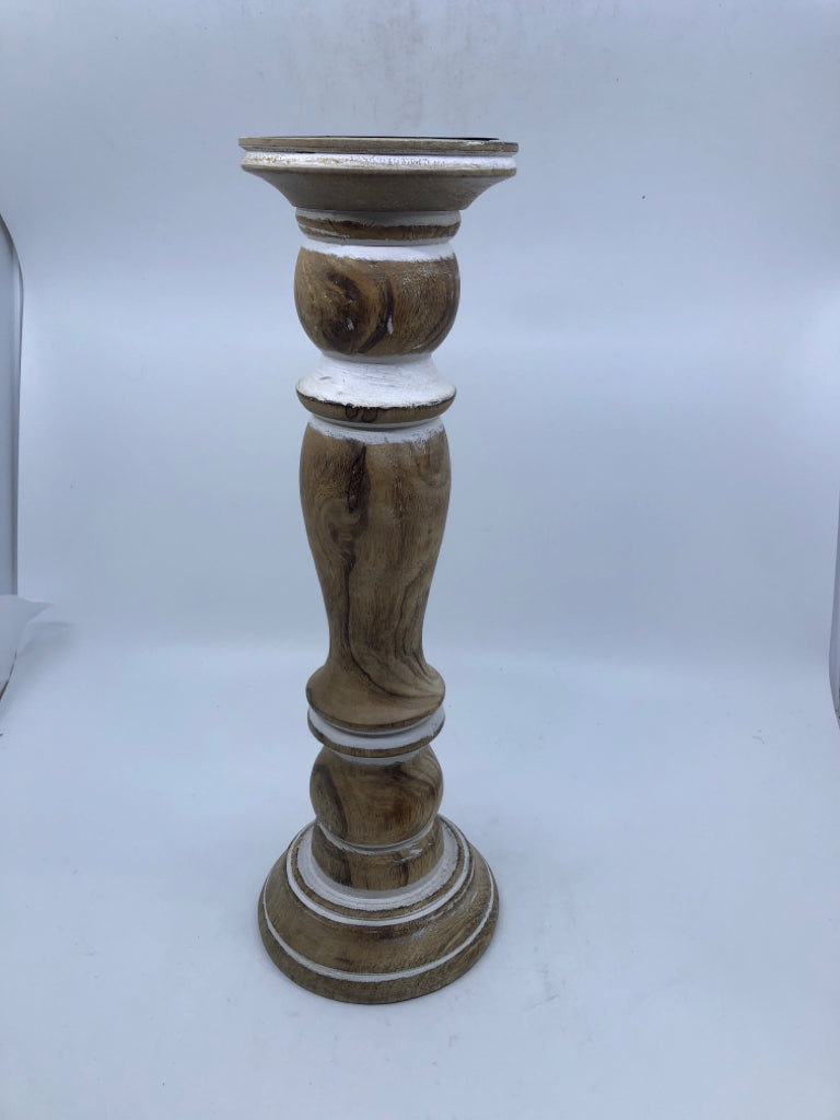 WHITEWASHED WOOD PILLAR CANDLE HOLDER.