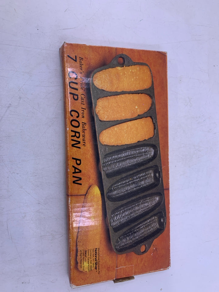 NIB VTG 7 SLOT CORN BREAD CAST IRON.