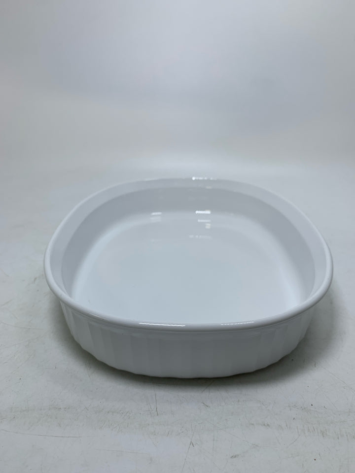OVAL SHALLOW CASSEROLE DISH.