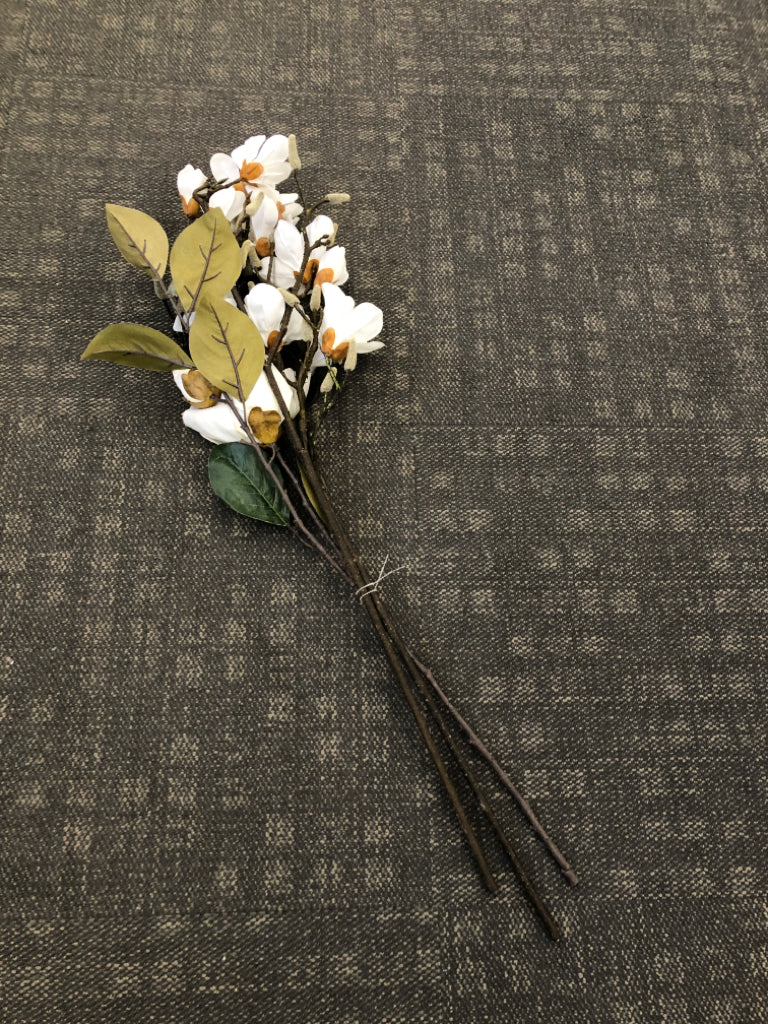 FAUX WHITE FLORAL VASE FILLER.