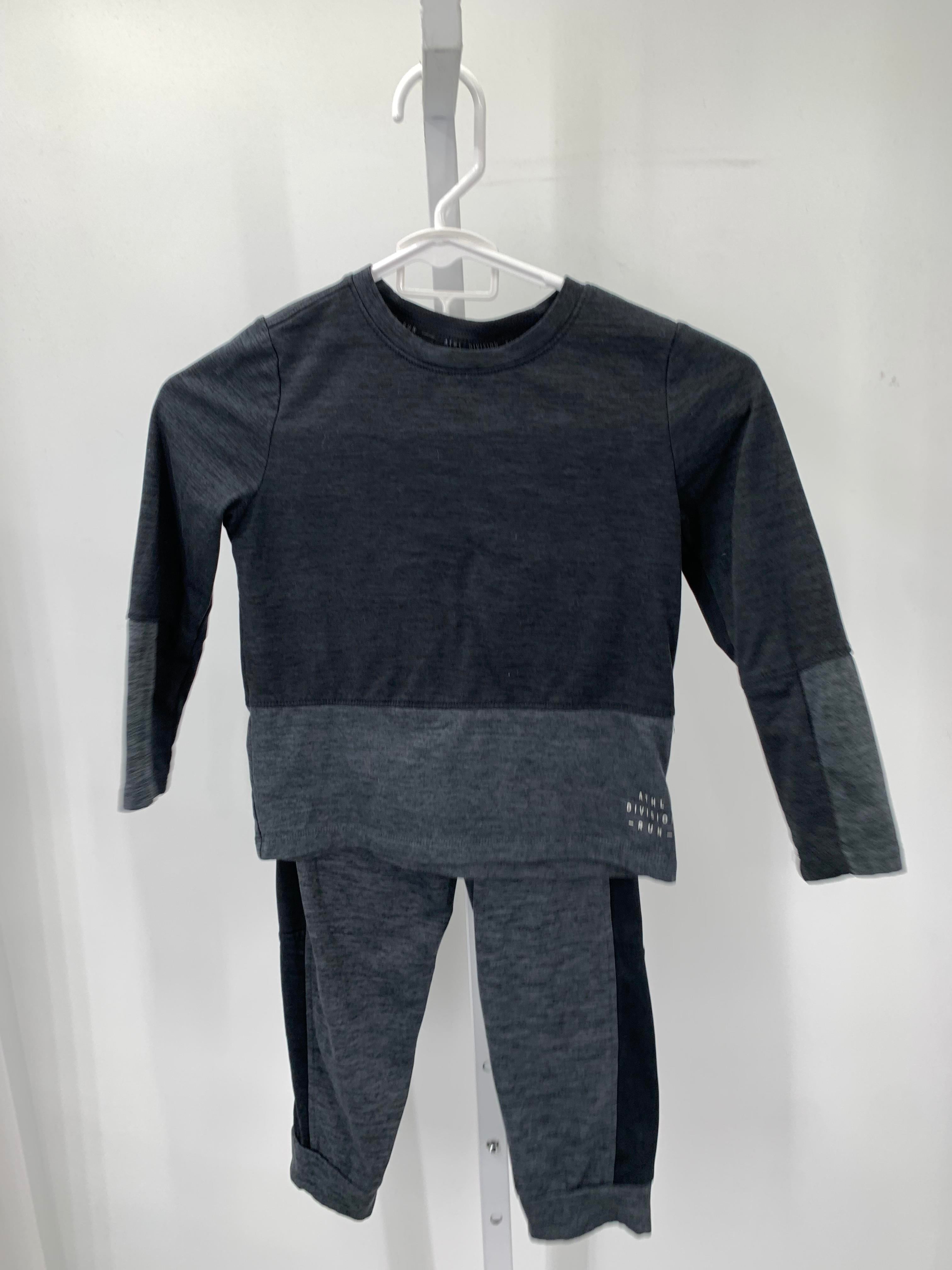 KNIT SHIRT AND SWEAT PANTS