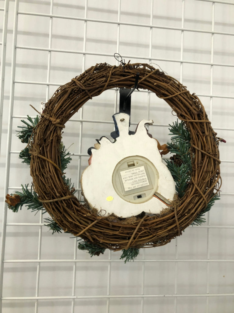 LIGHT-UP SNOWMAN WREATH.