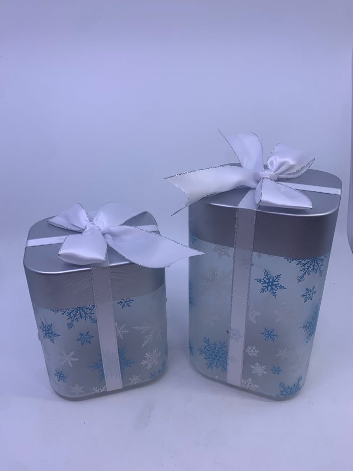 2 LIGHT UP FROSTED PRESENT DECOR PIECES.