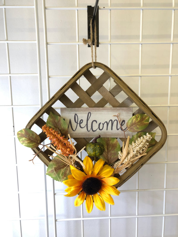 WELCOME TOBACCO BASKET WALL HANGING.