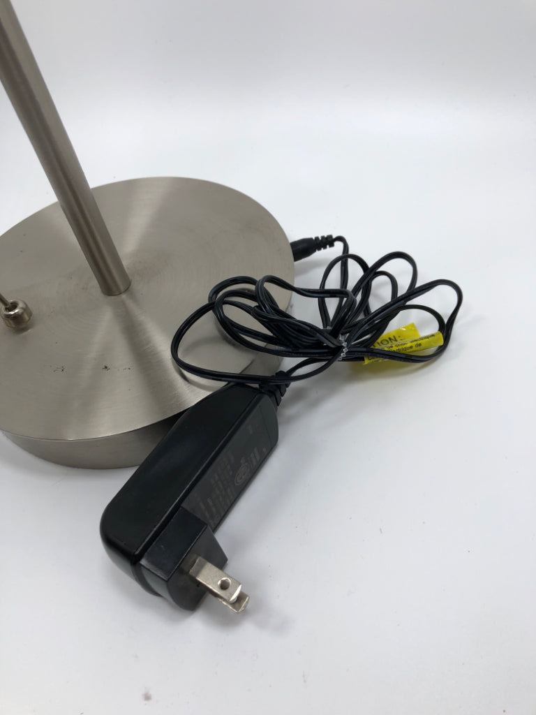 ADJUSTABLE GOLDEN DAYLIGHT LAMP.