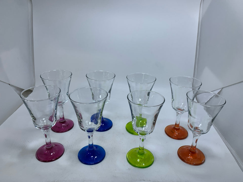 8 COLORFUL BASES WINE GLASSES.