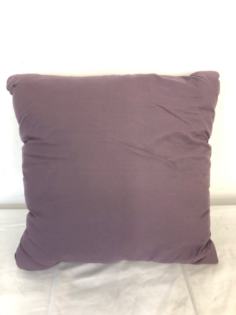 GREY AND PURPLE PILLOW W CIRCLES.