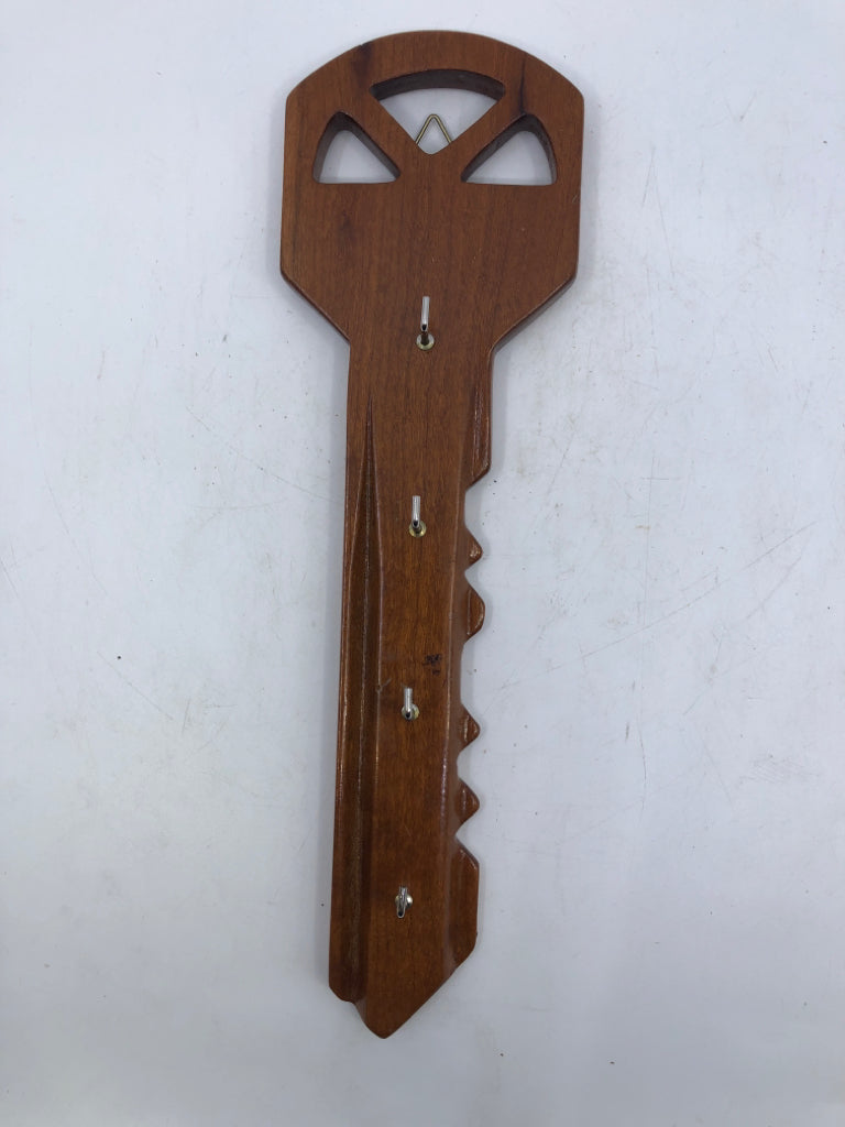 DARK WOOD KEY HOLDER.