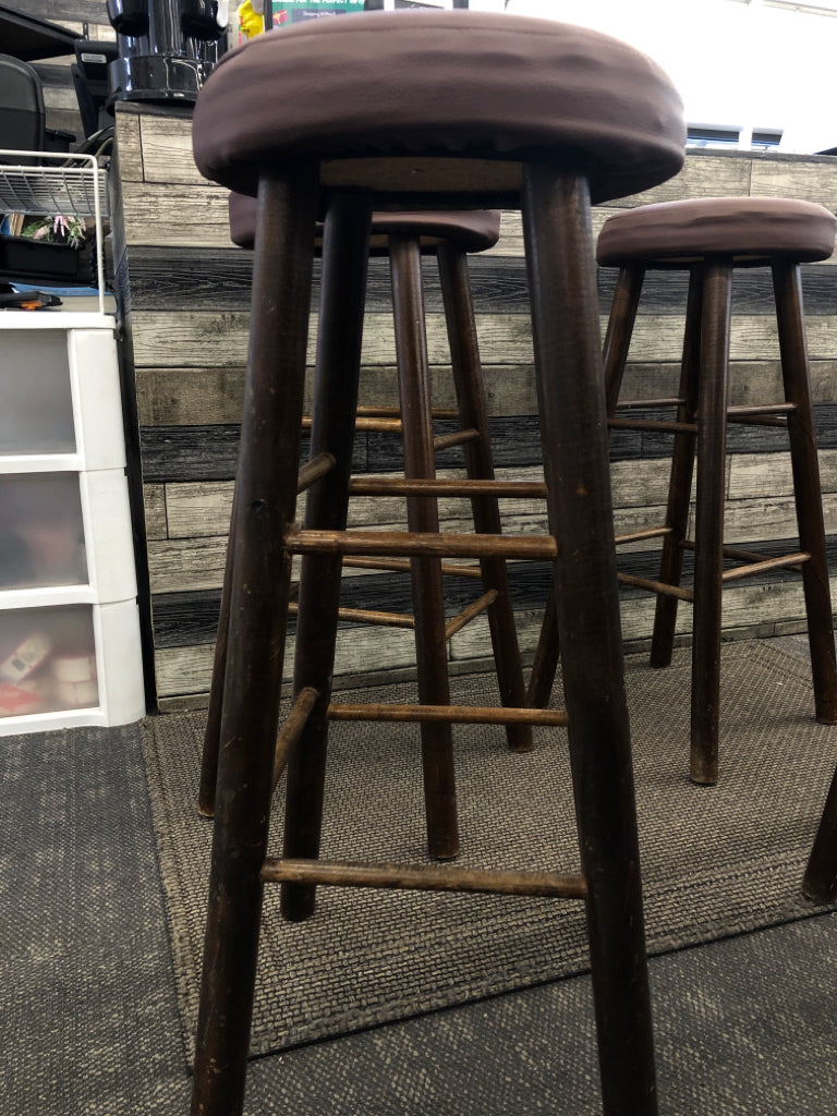 4 FAUX LEATHER BAR STOOLS.