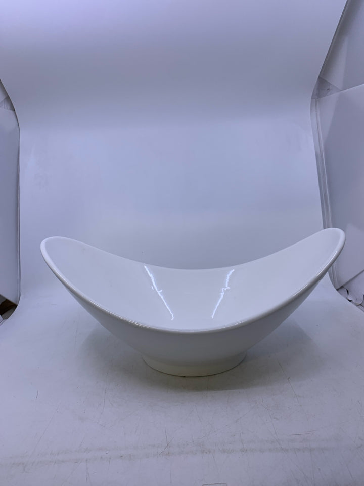 HEAVY LIFTED EDGES BOWL PORCELAIN.