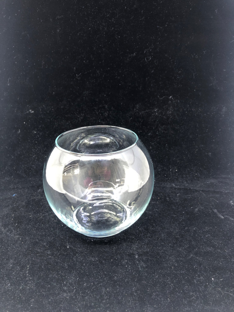 GLASS ROUND FISH BOWL VASE.