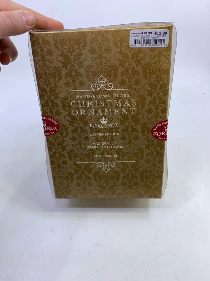 NIB SANTA ORNAMENT W/ FLAMINGOS