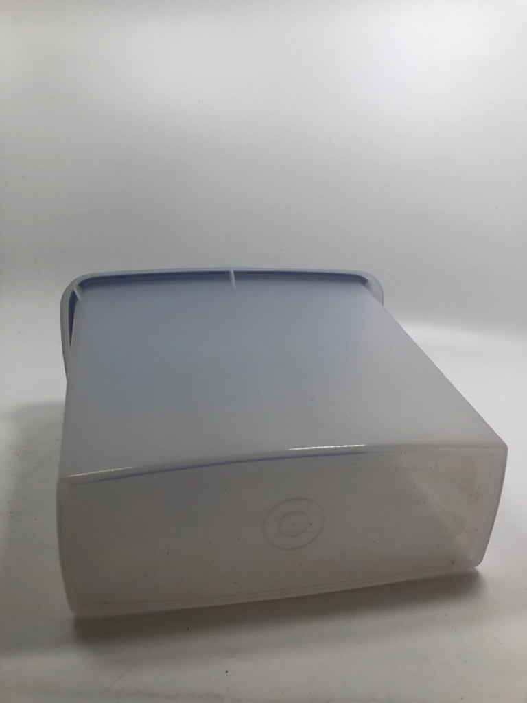 TUPPERWARE CEREAL CONTAINER W/BLUE LID.