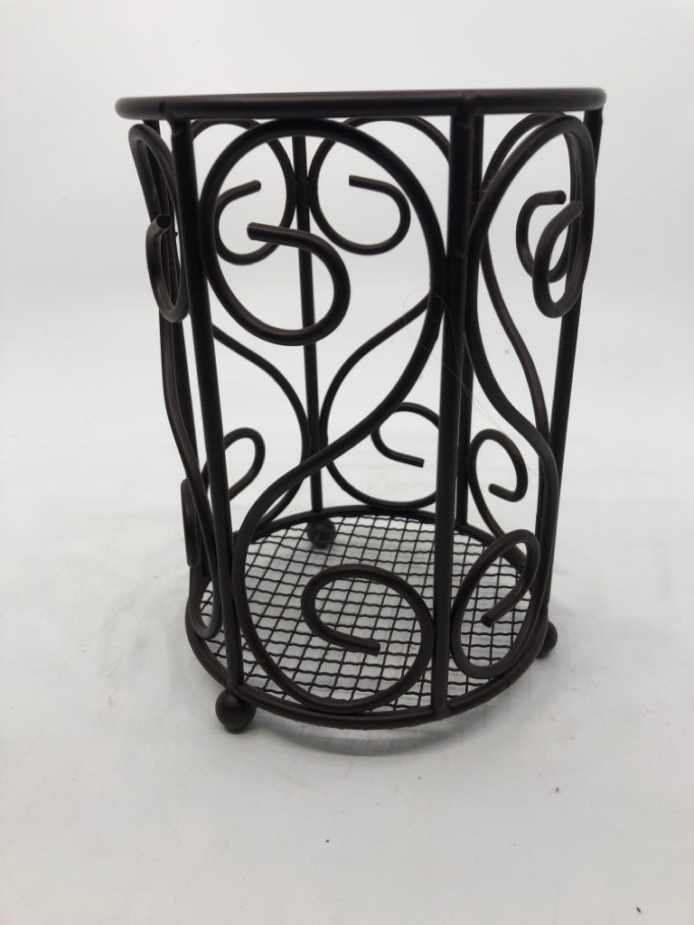 FOOTED BROWN SCROLL UTENSIL HOLDER.