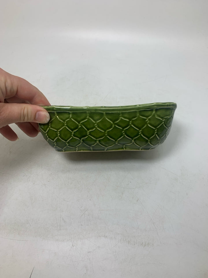 6 SLOT VTG EGG CARTON EMBOSSED CHICKEN WIRE.