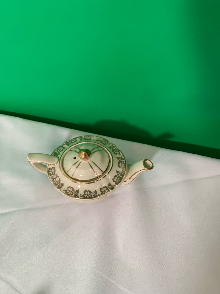 VTG CREAM AND GOLD TEAPOT.