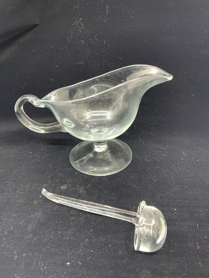 FOOTED GLASS GRAVY BOAT W SPOON.