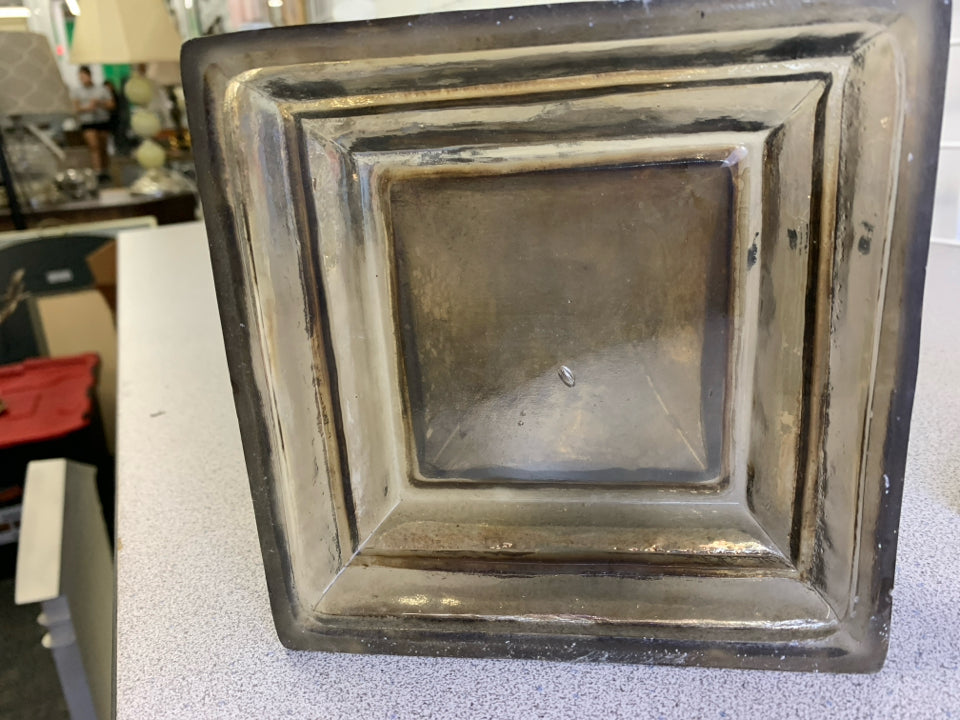 2 GOLD IRIDESCENT GLASS CANDLE HOLDER.