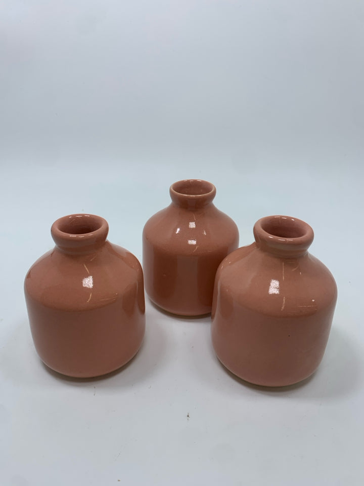 3 PEACH CERAMIC MINI BUD VASES.