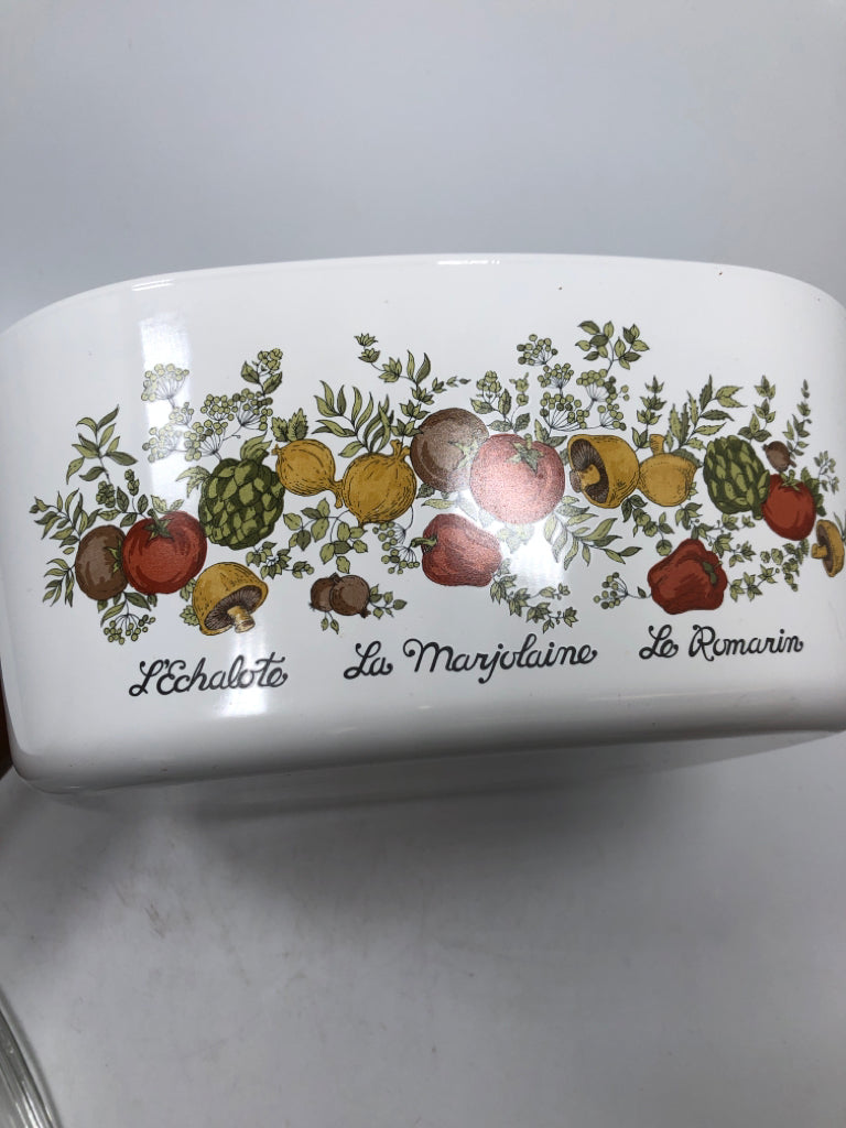 LARGE CASSEROLE DISH W/LID.