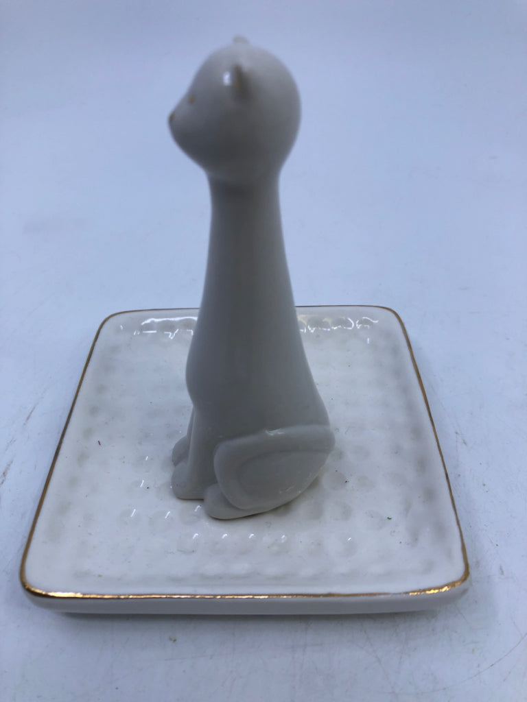 WHITE CAT CERAMIC RING HOLDER W/ SQUARE BOTTOM.
