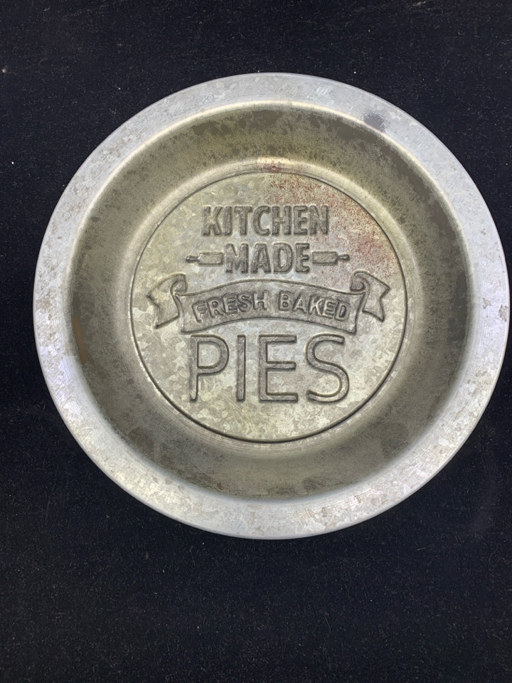 VTG METAL KITCHEN MADE PIES PAN.