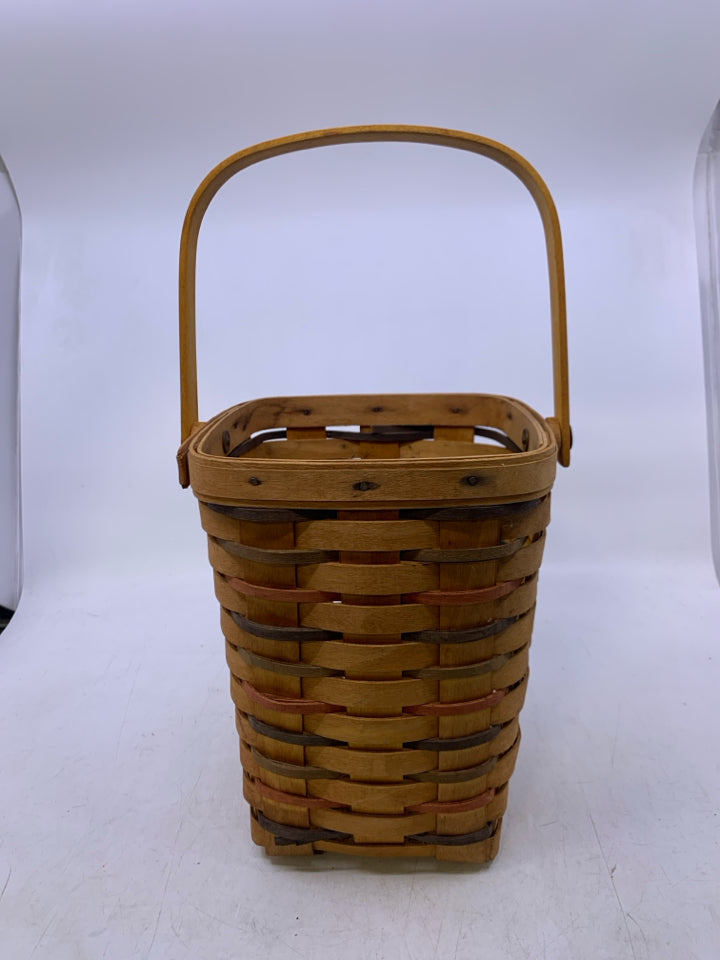 1997 WOVEN TRADITIONS LG PEG BASKET RED BLUE GREEN WEAVE W/ HANDLE.