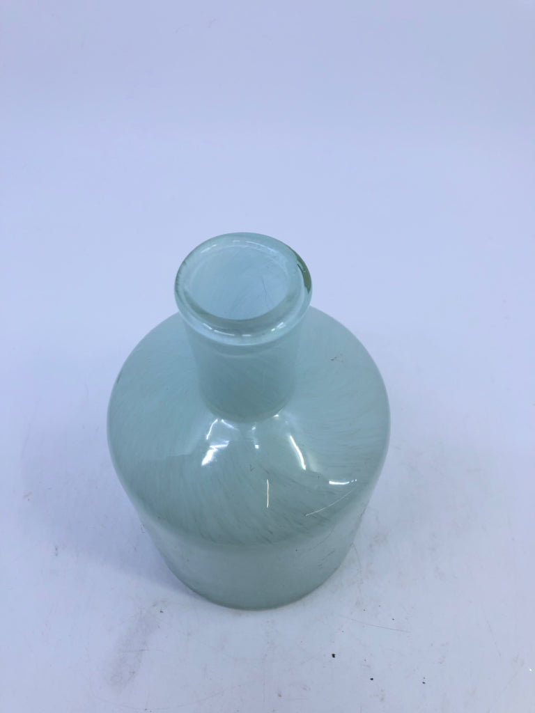 BLUE BLOWN GLASS NARROW NECK VASE.