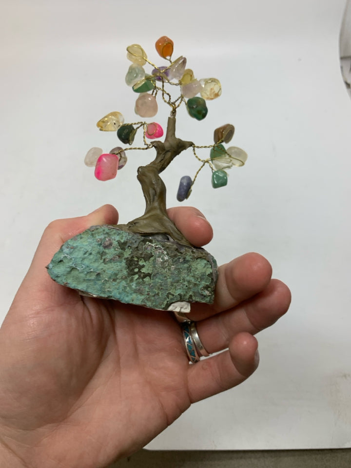 CRYSTAL BASE SMALL WIRE TREE W/ COLORFUL ROCK LEAVES.