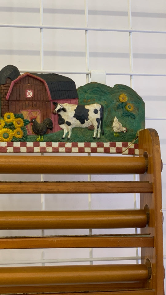 VTG FARM ANIMALS PAPER TOWEL/FOOD WRAP DISPENSER.