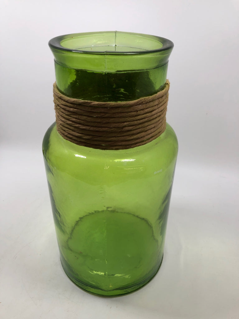 LG GREEN GLASS VASE W/TWINE.