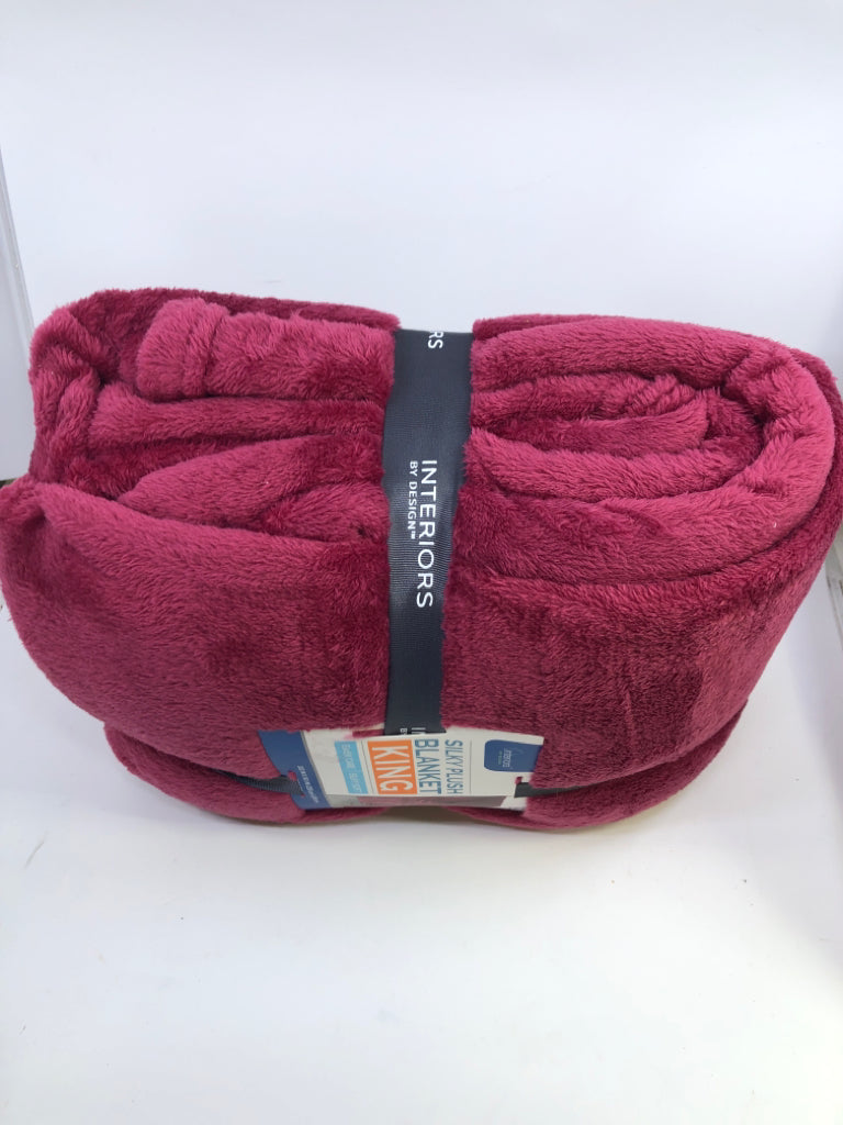 NIP RED PLUSH KING SIZE BLANKET.