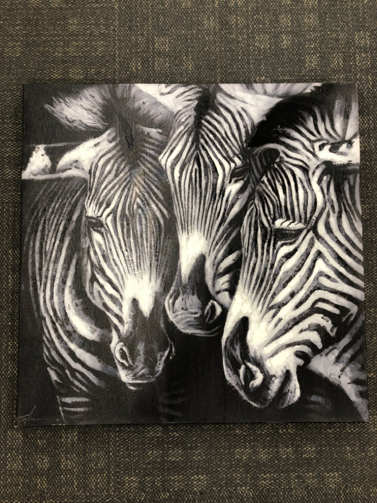 BLACK AND WHITE ZEBRA CANVAS.