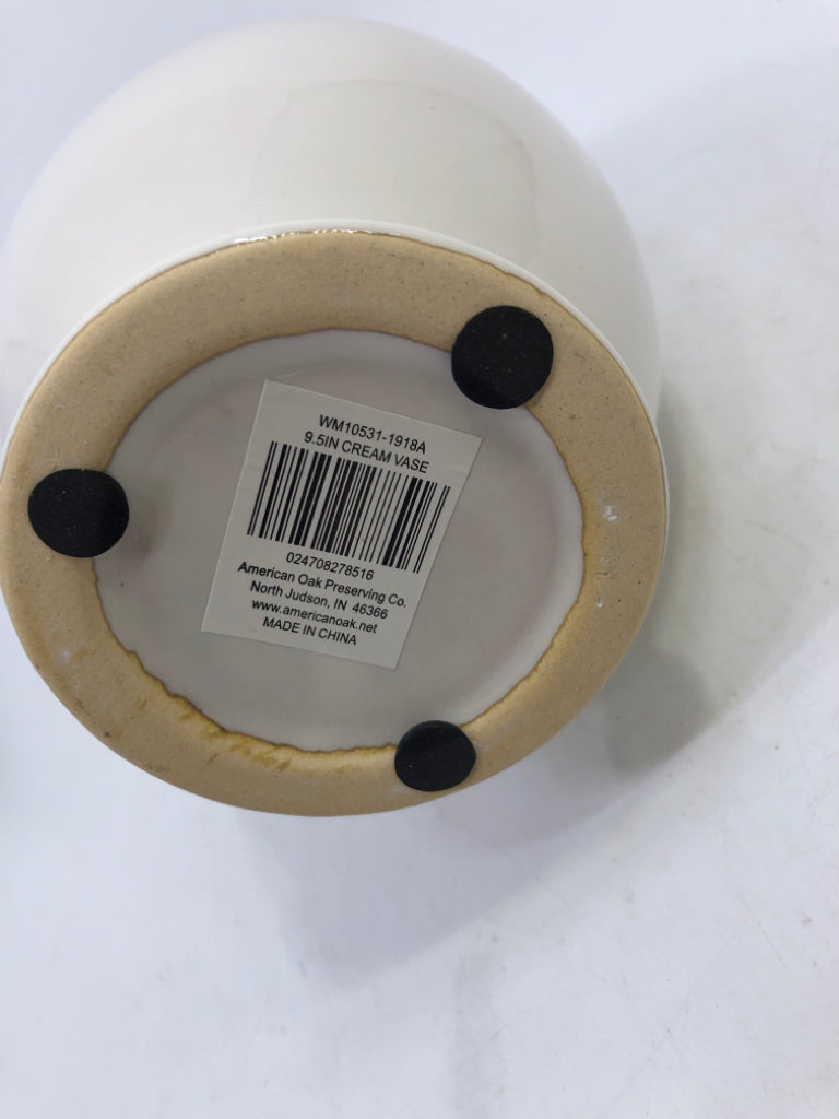 CERAMIC CREAM BOTTOM W/ TAN NECK.