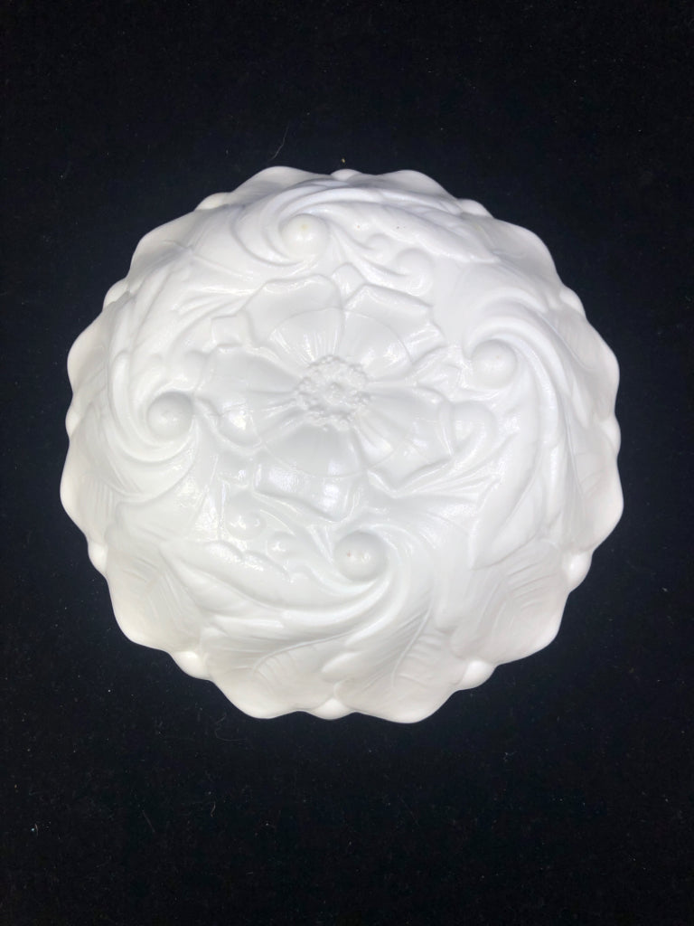 VTG MILK GLASS LEAF PATTERN SERVING BOWL.