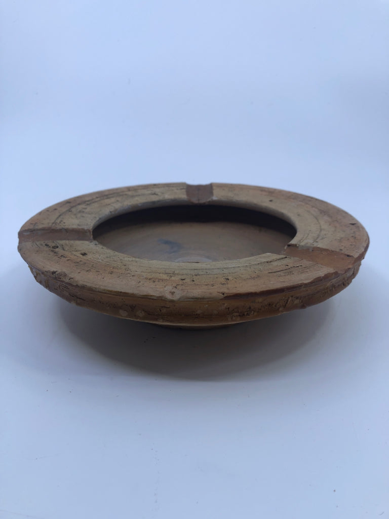POTTERY ASHTRAY SHAPED PLANT TRAY.