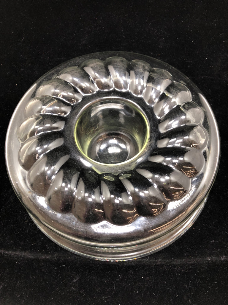 CLEAR FLUTED JELLO MOLD.