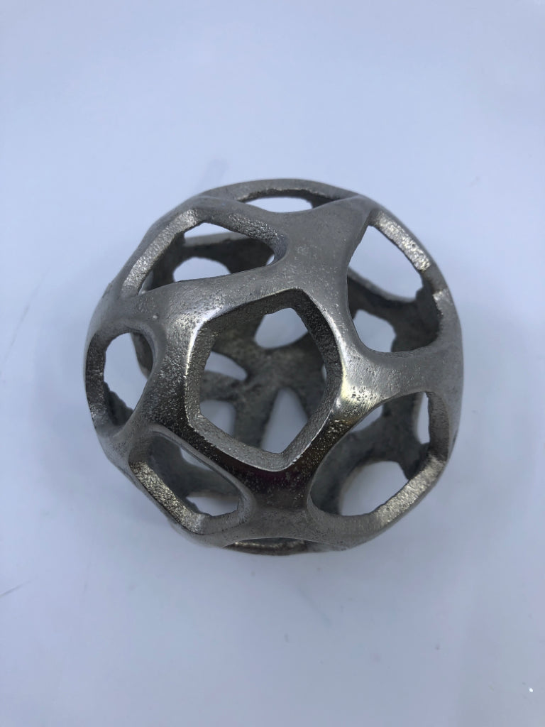 SILVER PIERCED BALL.