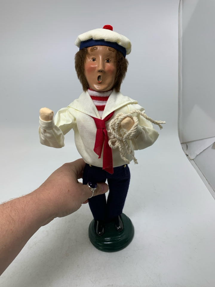 VTG BYER'S CHOICE CAROLER SAILOR W/ ROPE 1999.