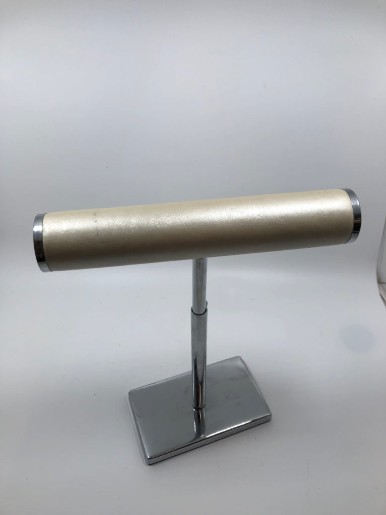 FABRIC/SILVER JEWELRY HOLDER.