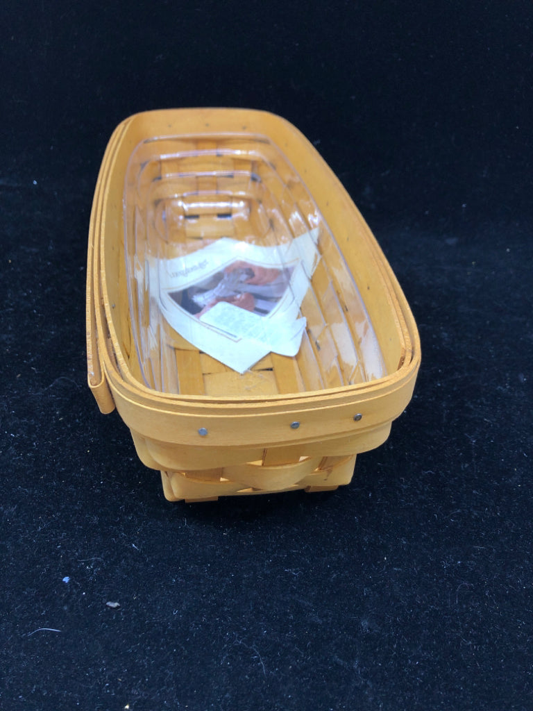 2002 RECTANGLE BASKET W PLASTIC LINER.