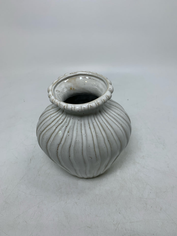 WHITE RIBBED SPECKLED VASE.