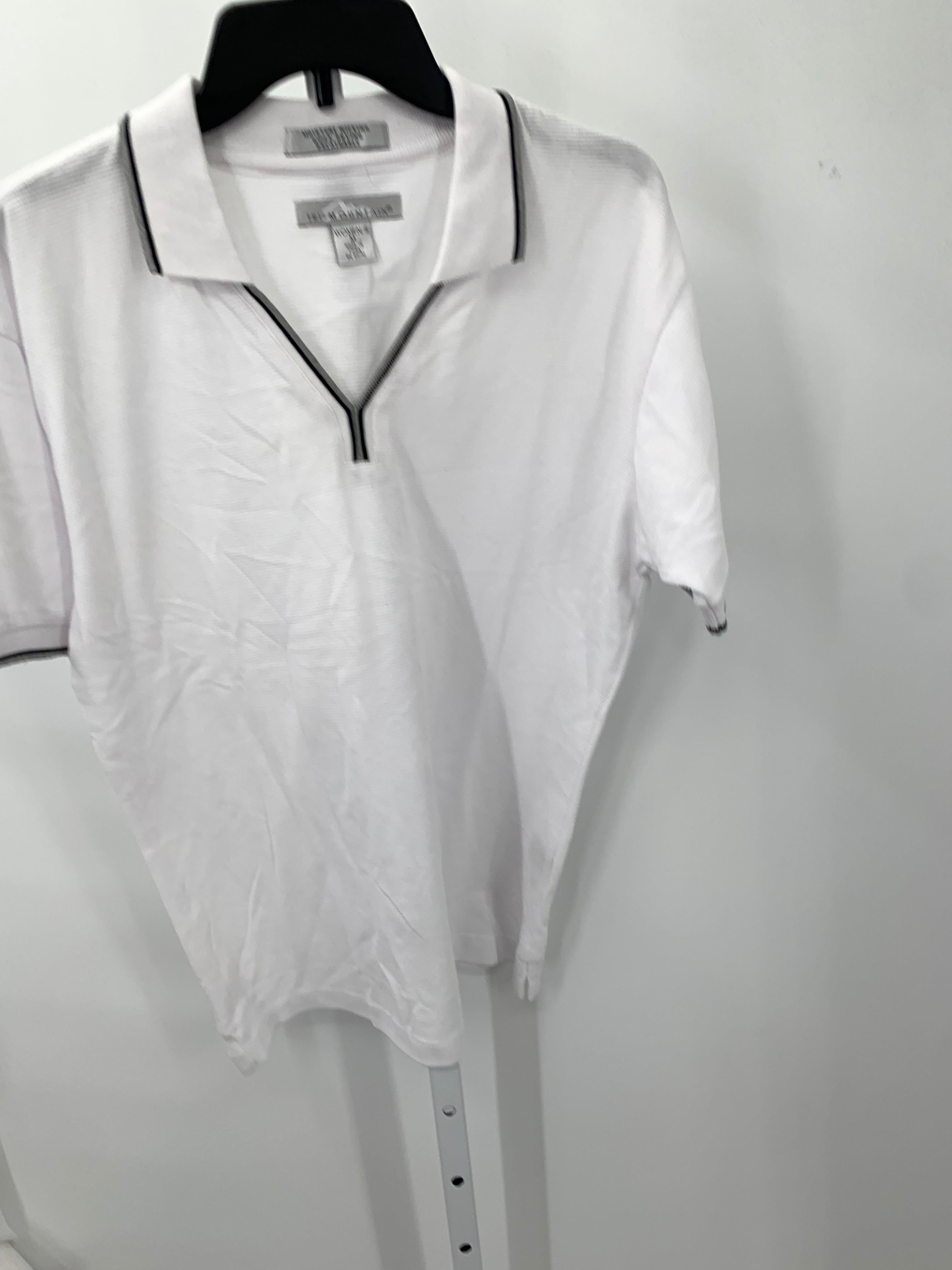 Size Medium Misses Short Sleeve Shirt