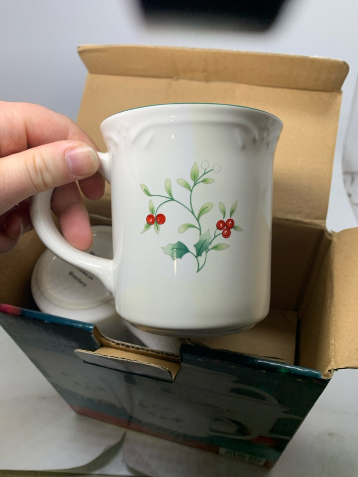4 PFALTZGRAFF WINTERBERRY MUGS.