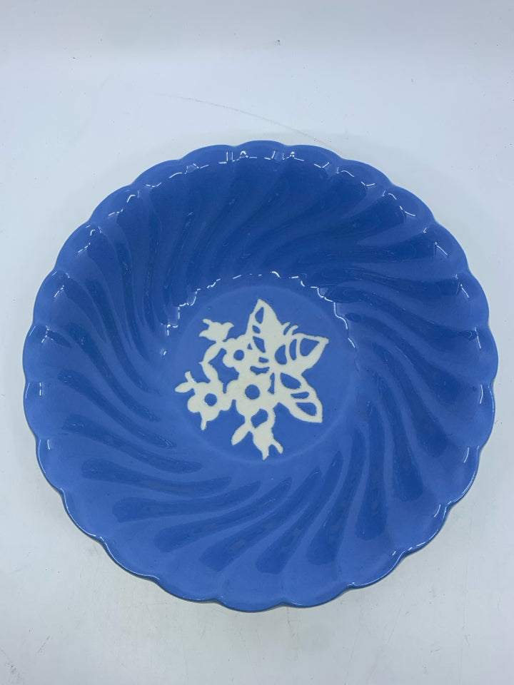 VTG BLUE AND WHITE SCALLOP EDGE BOWL- CAMEO WARE.