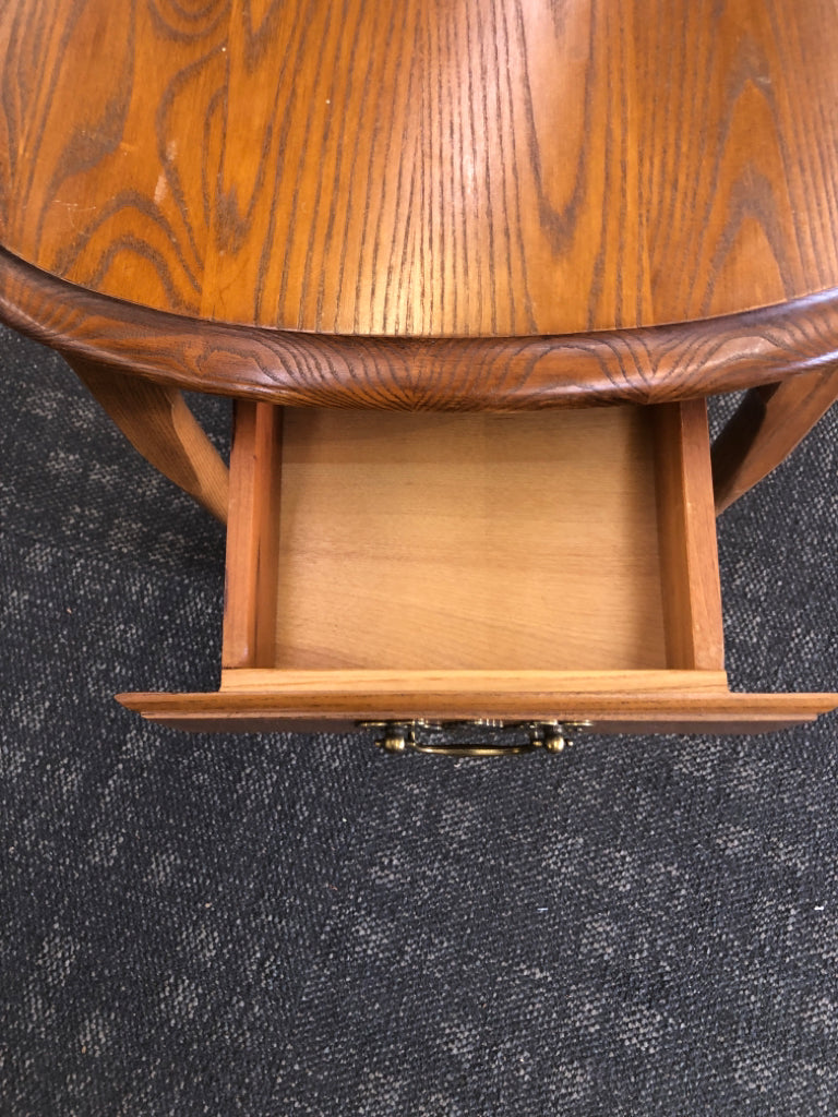 OVAL WOOD SIDE TABLE W/ DRAWER- STANDARD OF GARDNER.