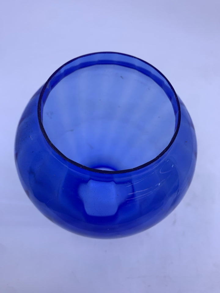 2PC BLUE GLASS CANDLE HOLDER.