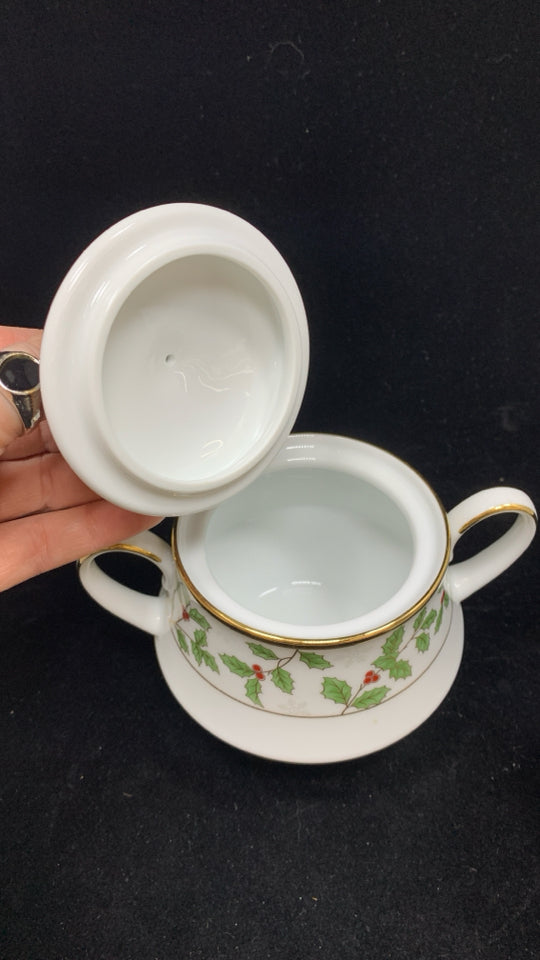 HOLLY & BERRY CHRISTMAS DISH SET SRV FOR 8- NORITAKE.