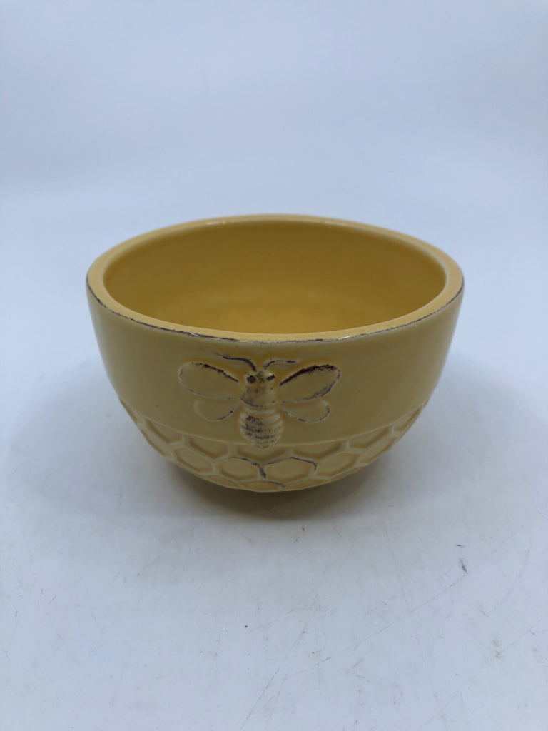 YELLOW EMBOSSED BEE SERVING BOWL.